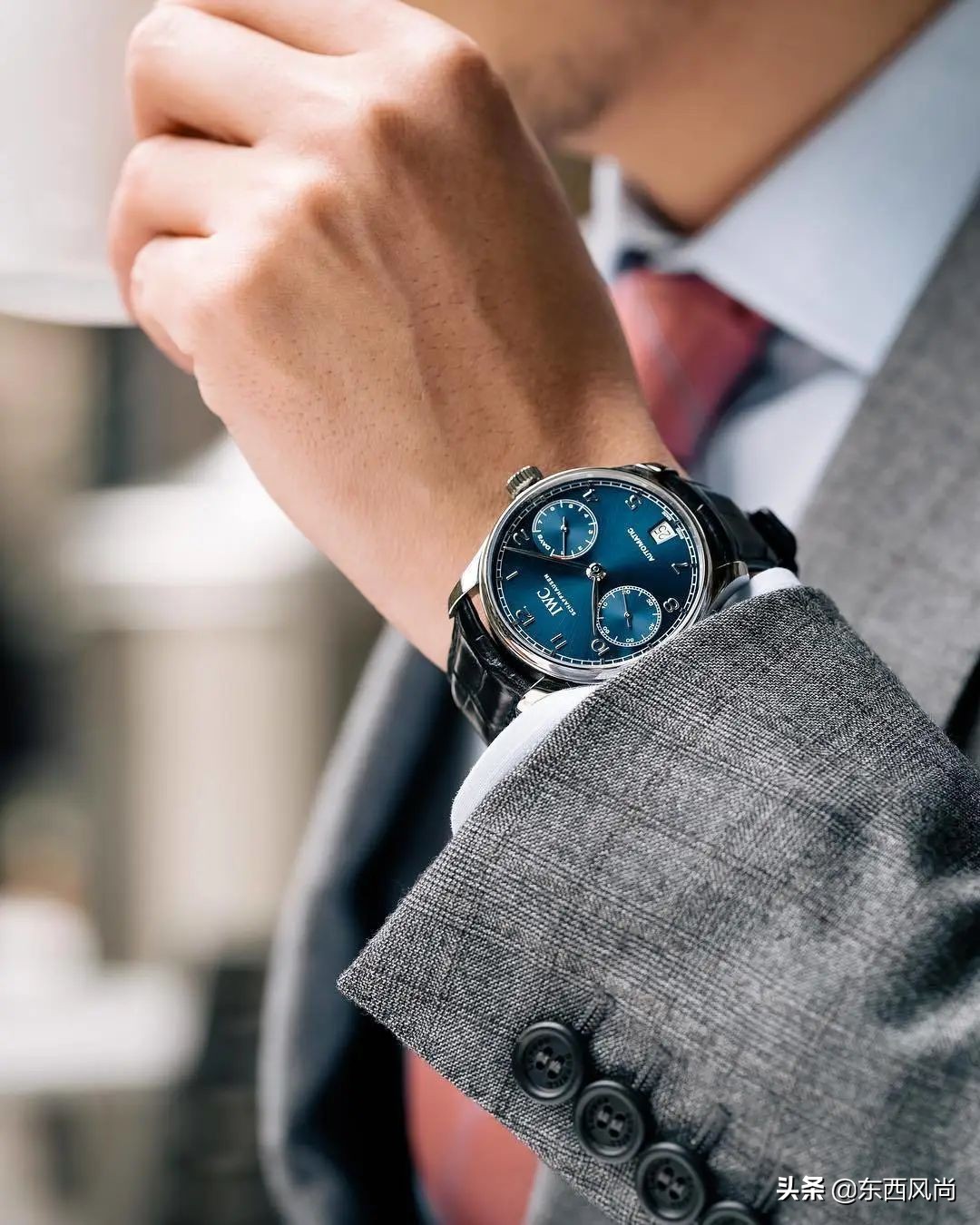 一件修身白衬衫,一件精致白衬衣的魅力