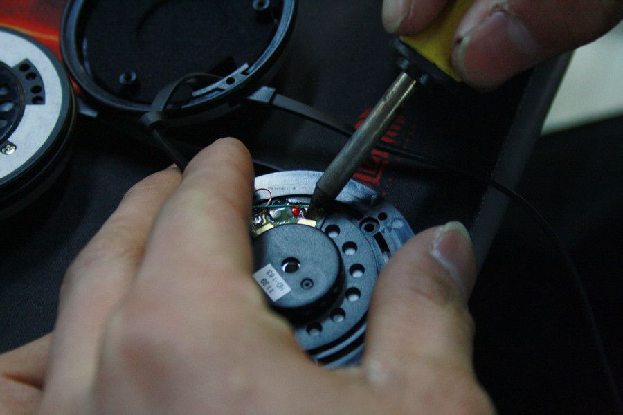 耳机的线怎么重新接,断线怎么接线不伤线