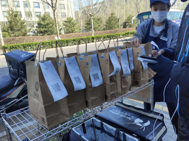 瑞幸大跌的原因,瑞幸暴跌瑞幸目前形势如何