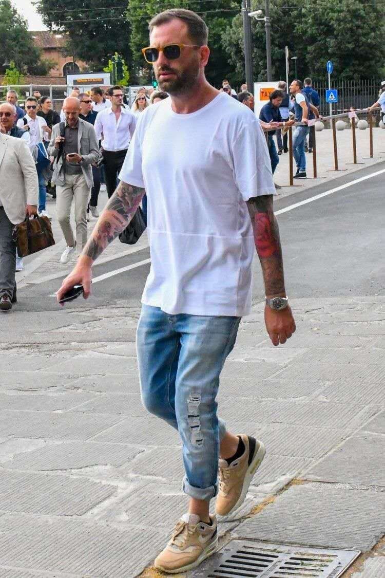 牛仔裤大t怎么穿出来好看,牛仔裤白t穿法