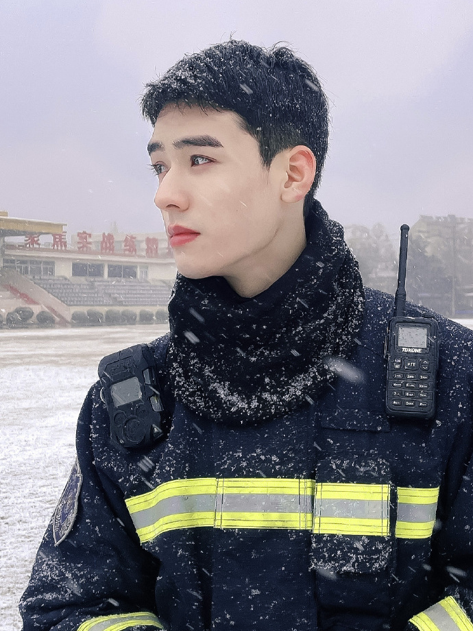 那些还想在刀尖上跳舞的流量明星们,该醒醒了