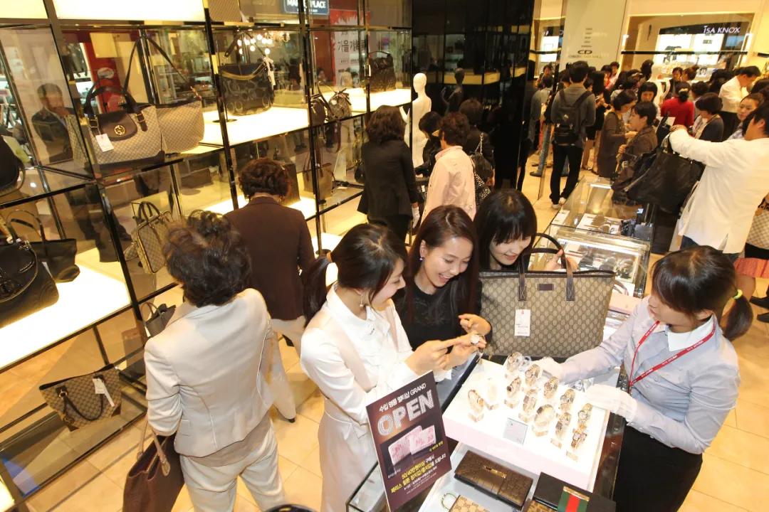 趣趣店的营收,趣店利润