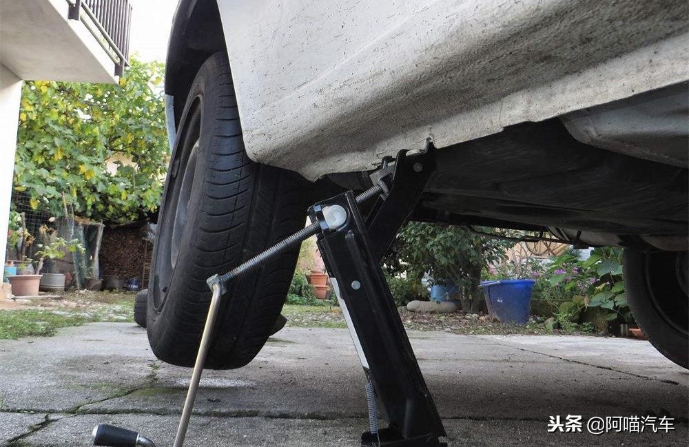 车子爆胎还可以补胎吗,汽车爆胎补胎用什么方法最好