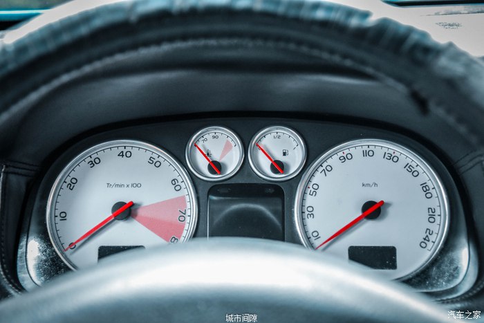 2014进口标致307cc敞篷2.0自动,05年标致307cc敞篷二手车多少钱