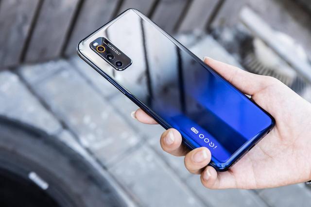 男孩玩游戏结果被游戏气死,男孩玩游戏失败气晕