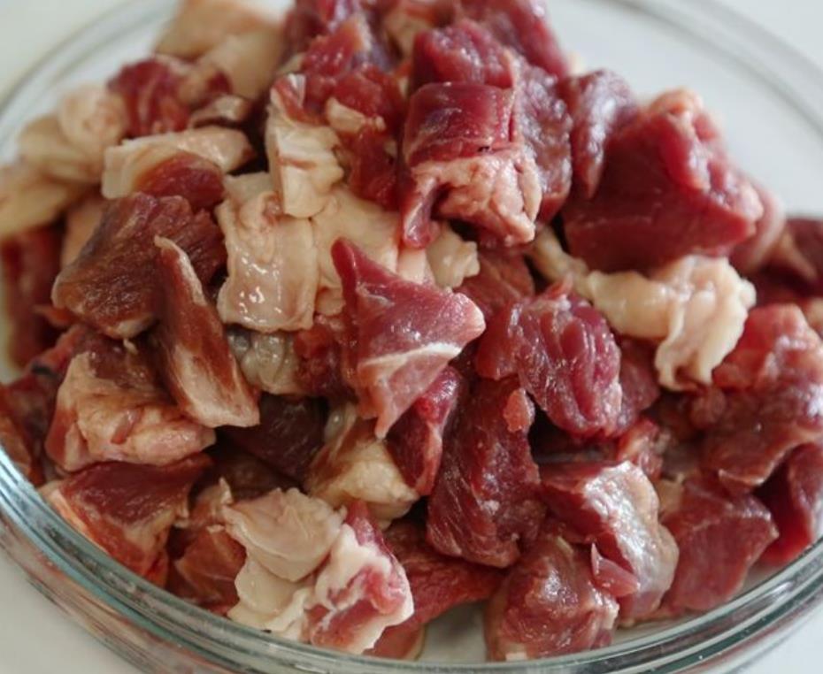 牛肉焯水后腥味很大,牛肉越洗血水越多