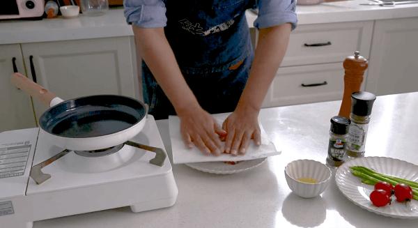 家庭煎牛排怎么煎又嫩又好吃,最简单的煎牛排的做法视频