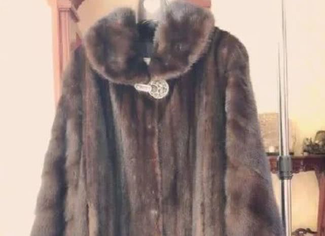 郑爽卖二手货抬价7倍,被嘲“中国明星第一卖手”冤不冤?