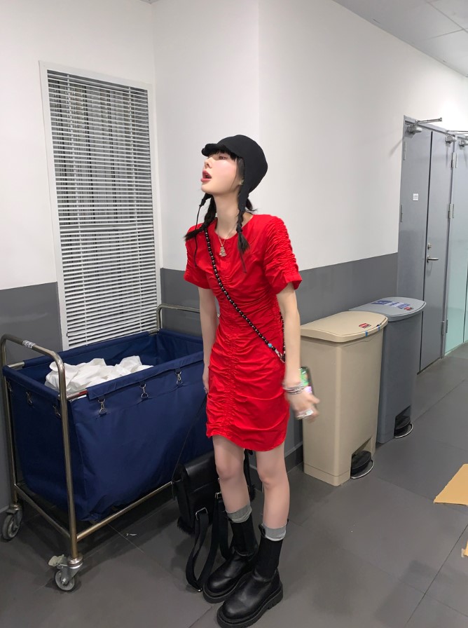 夏天裙子有静电粘腿怎么办，秋冬穿裙子搭配