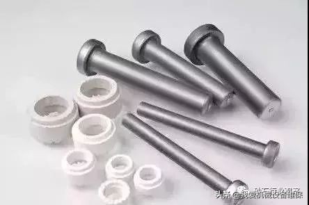 螺栓螺母连接剖视图,螺栓及螺栓连接的全剖视图