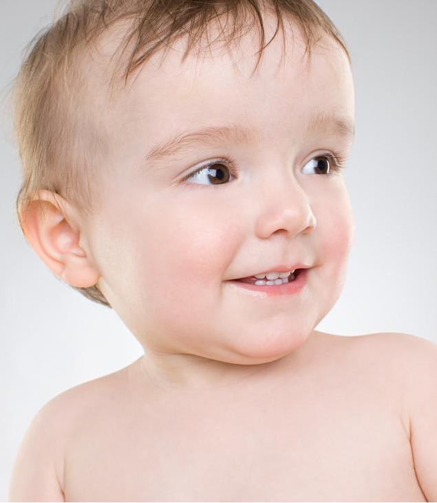 两个月宝宝会笑了说明孩子聪明吗,孩子刚出生有会笑的吗