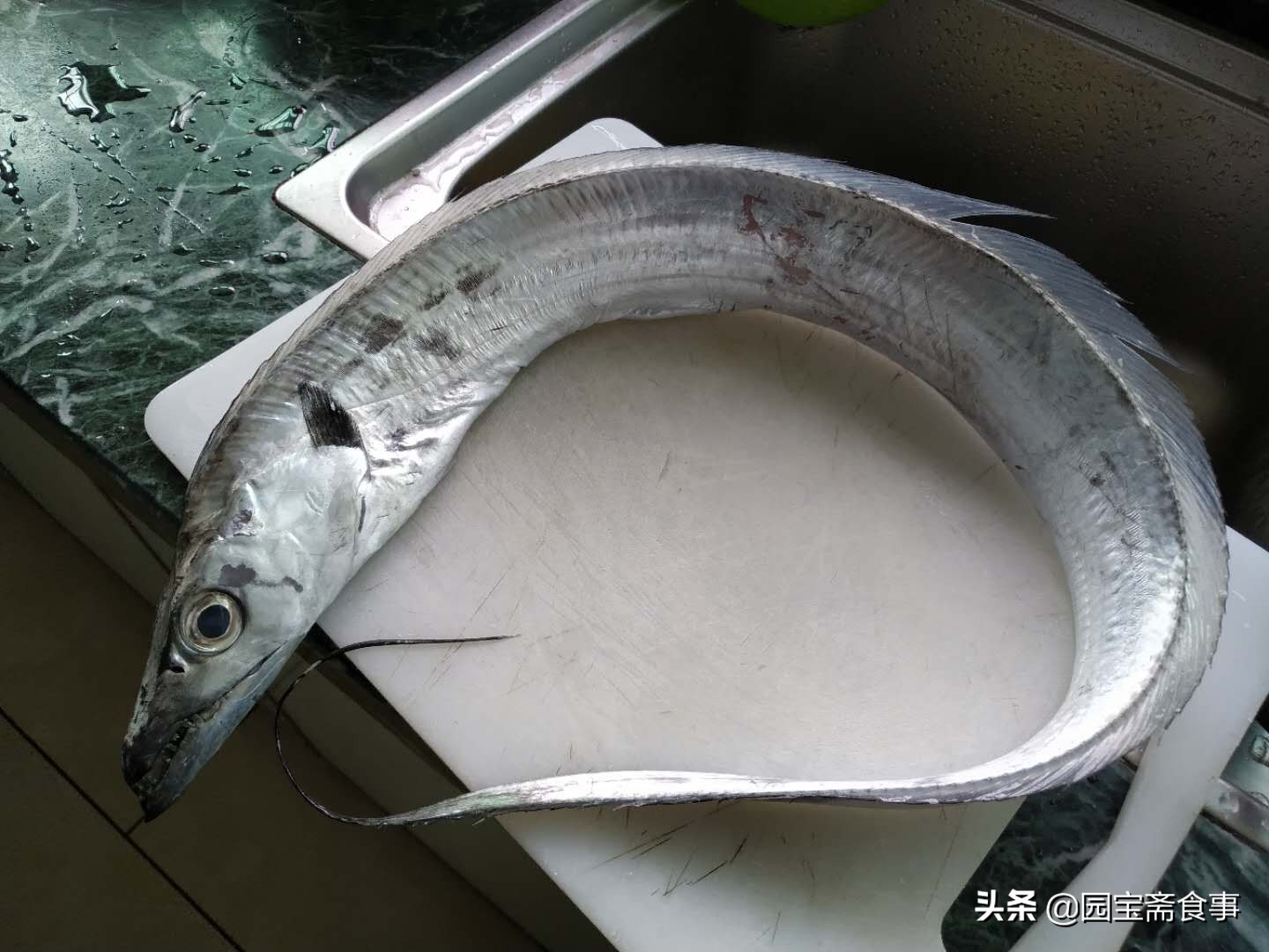 老北京焖酥带鱼的正宗做法,去骨蒸带鱼的正宗做法