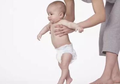 宝宝小腿弯曲需要捆腿吗？儿科医生告诉你如何预防宝宝罗圈腿