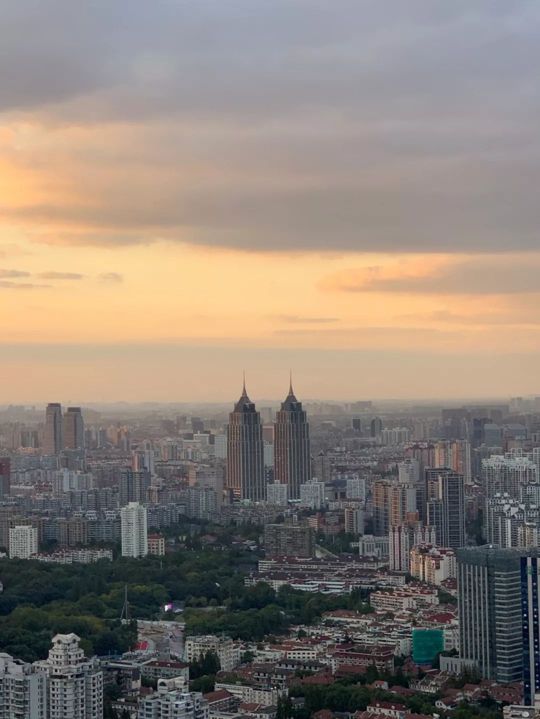 变焦是放大的意思吗,变焦跟主摄裁切对比