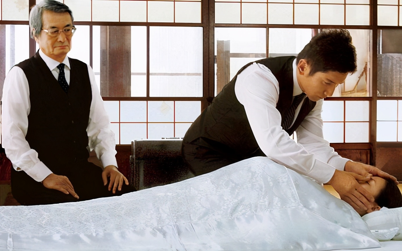 人死后放屁的原因,人死后尸体会发生哪些奇怪的事