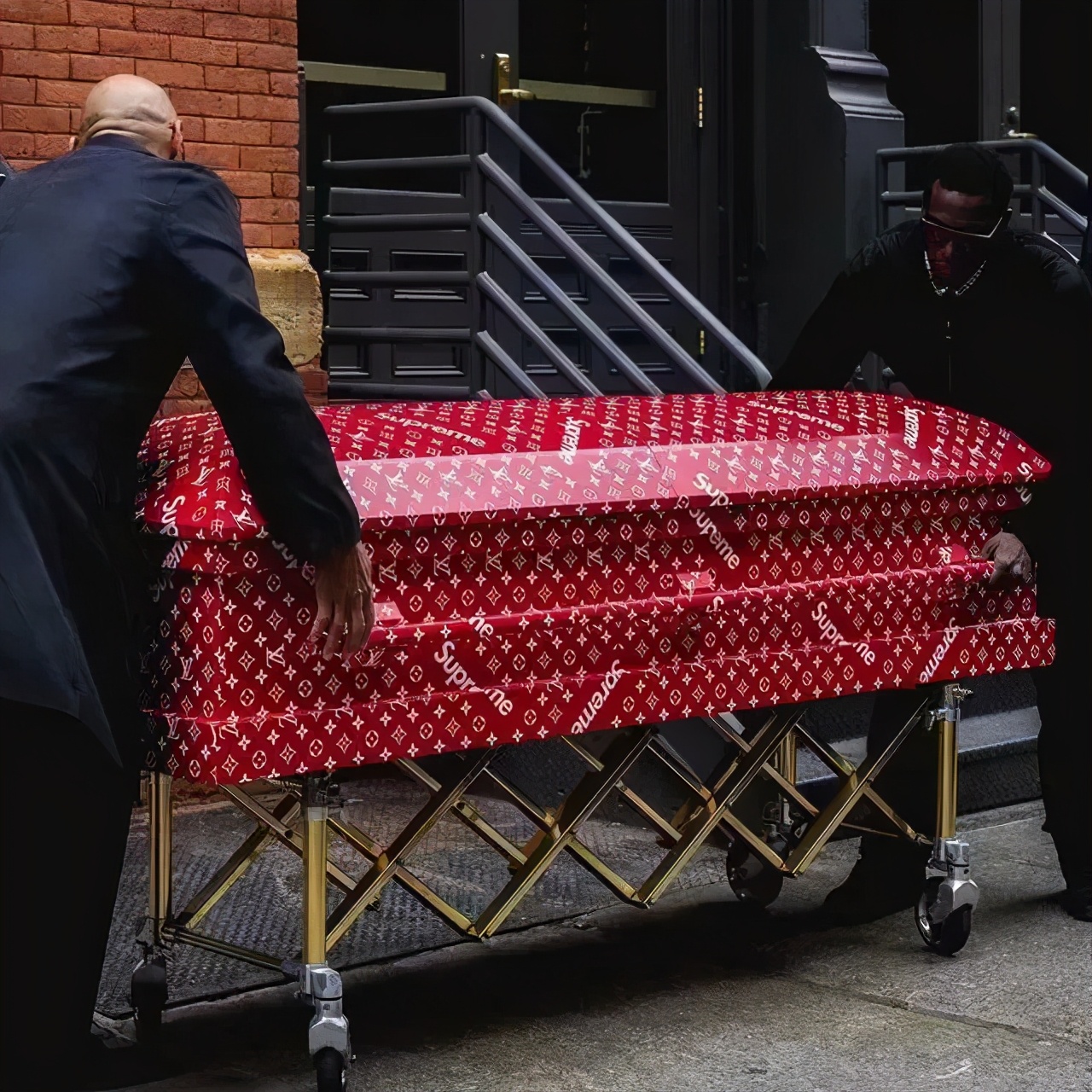 lv顶级旅行包多少钱,lv推出形似飞机的包售价25万