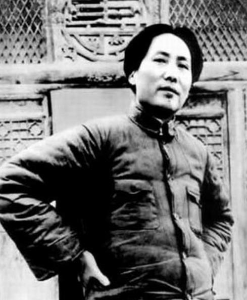 毛*东泽**为堂弟买火车票，也出现“一票难求”，警卫员为此排队3天