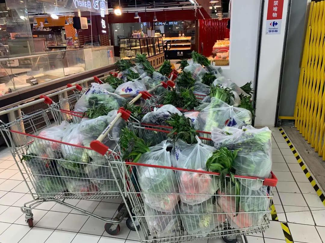 菜是自己去批发市场拿还是让送,菜农的菜是怎么到消费者手里的