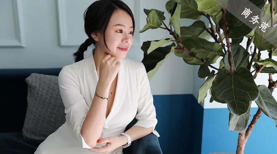 瑞典皇家配饰品牌,几百块戴出万元质感,金色手镯男女戴都好看