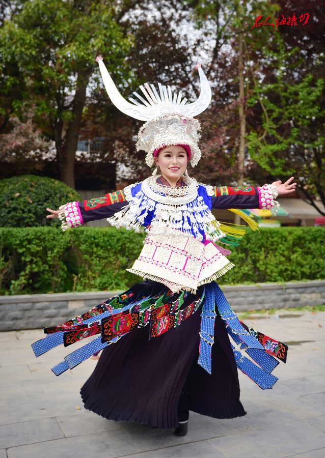 探访苗族银饰,苗族风情拨银饰