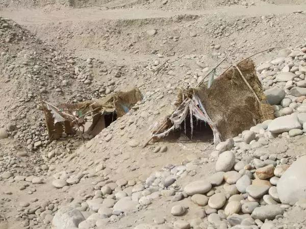 黄沁籽料的皮色和毛孔,籽料毛孔皮色怎么鉴别