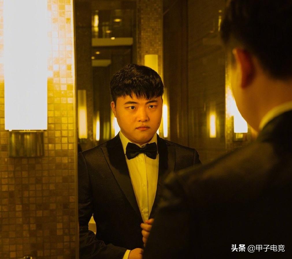 等UZI复出的粉丝都散了吧,他本人澄清2个消息,LPL爆料全是假的