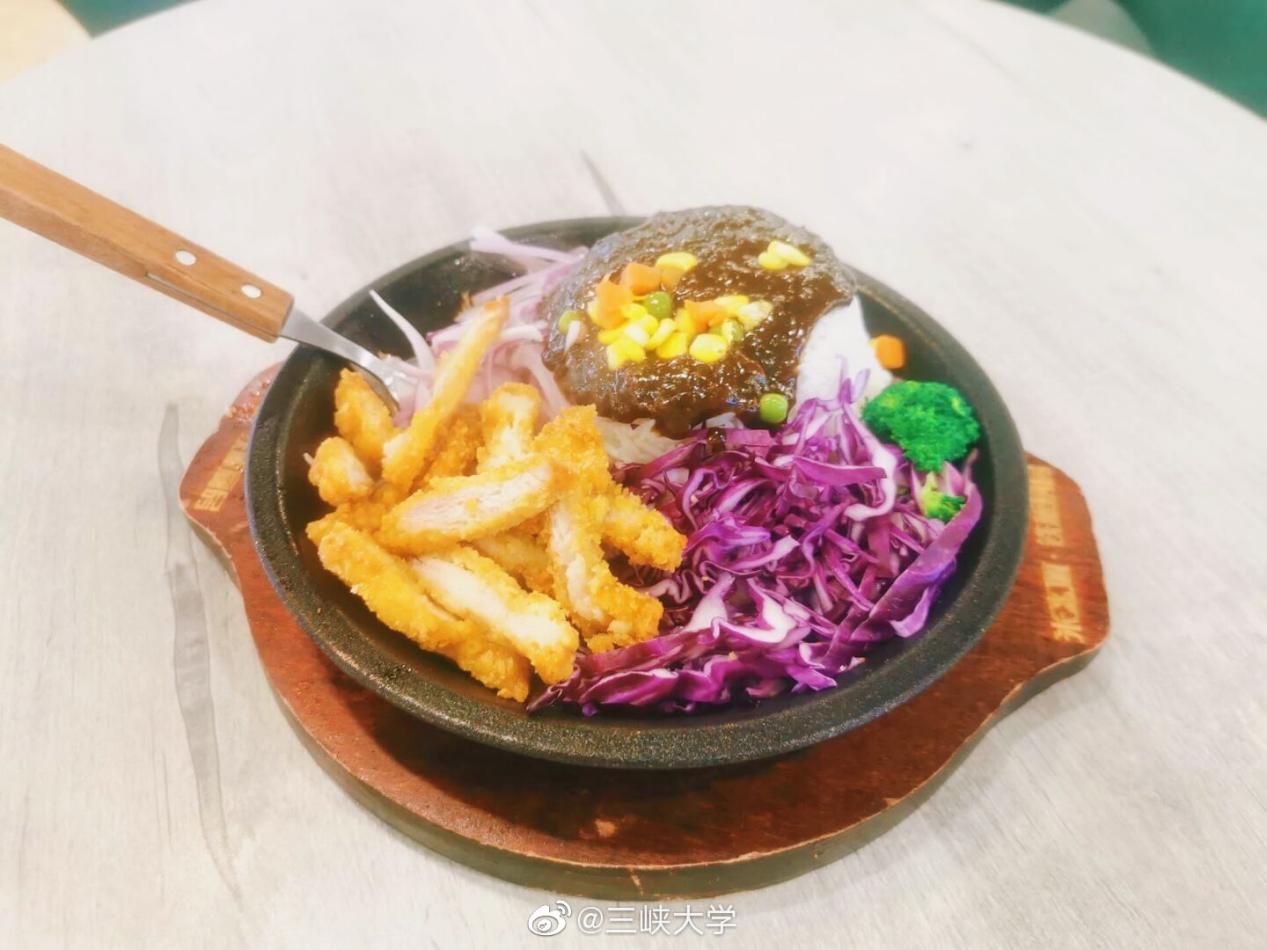 湖北高校豪华宿舍,湖北大学800米房间