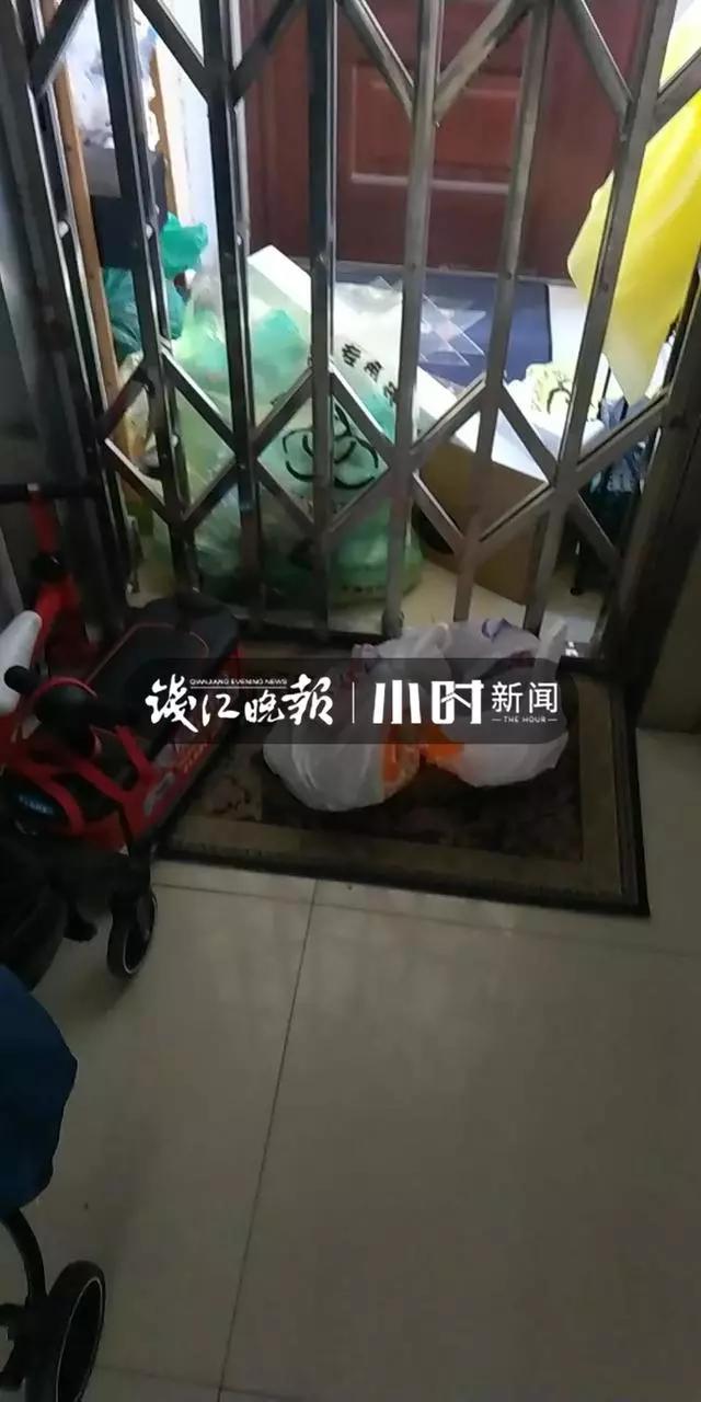 “我没钱没资源但送菜送货还行”杭州外卖小哥在丁兰免费跑腿，超市一待就是四五小时