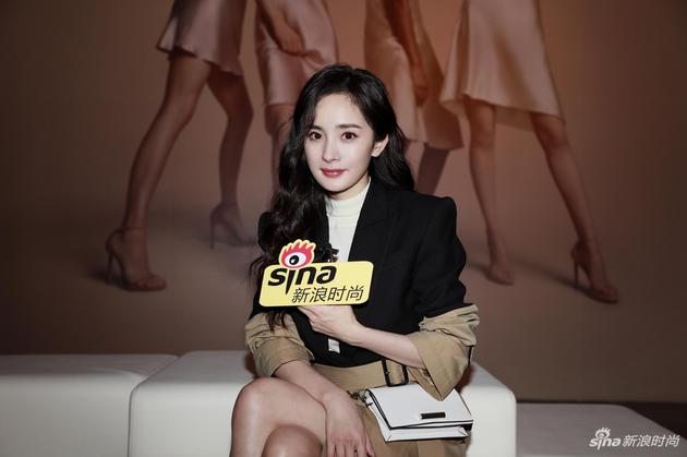 杨幂刘雯的时髦感,杨幂巴黎时装周走秀视频