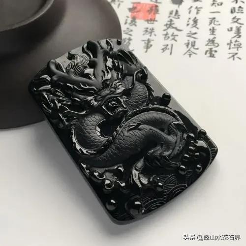 不同颜色翡翠含的元素,不同种类绿色的翡翠