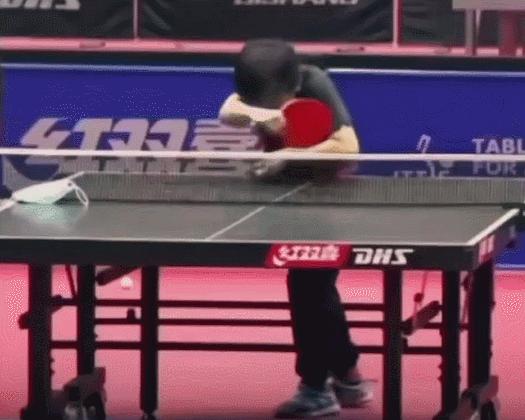 王楠儿子当面模仿伊藤美诚反应,王楠儿子模仿伊藤美诚发球本尊