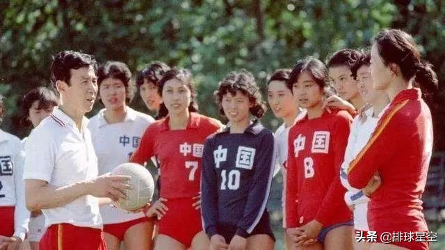 中国女排历届教练名单及辉煌历程,女排新主教练简介
