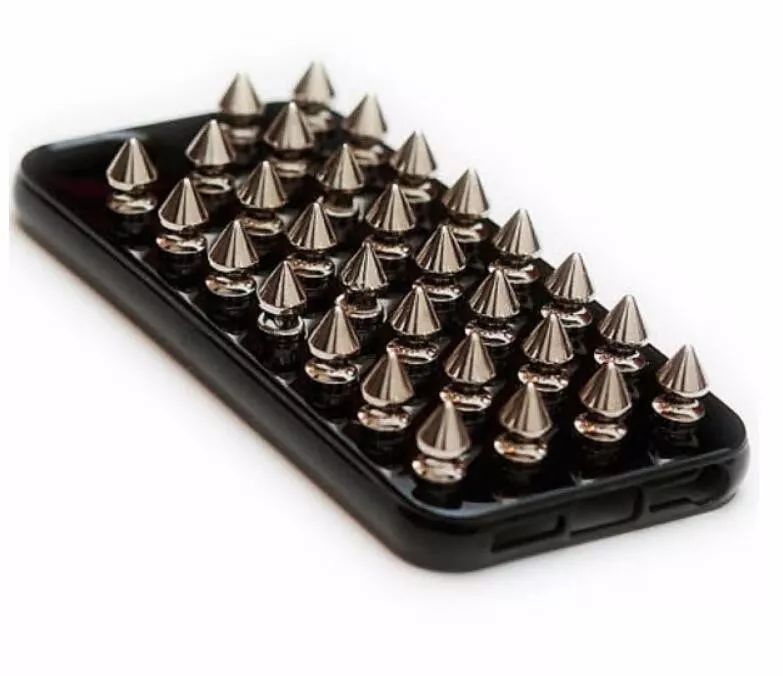 吐槽那些没用的沙雕手机壳 (什么手机壳最沙雕)