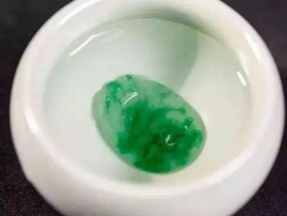 翡翠珠宝清洗每天清洗好吗？翡翠多久清洗一次合适？