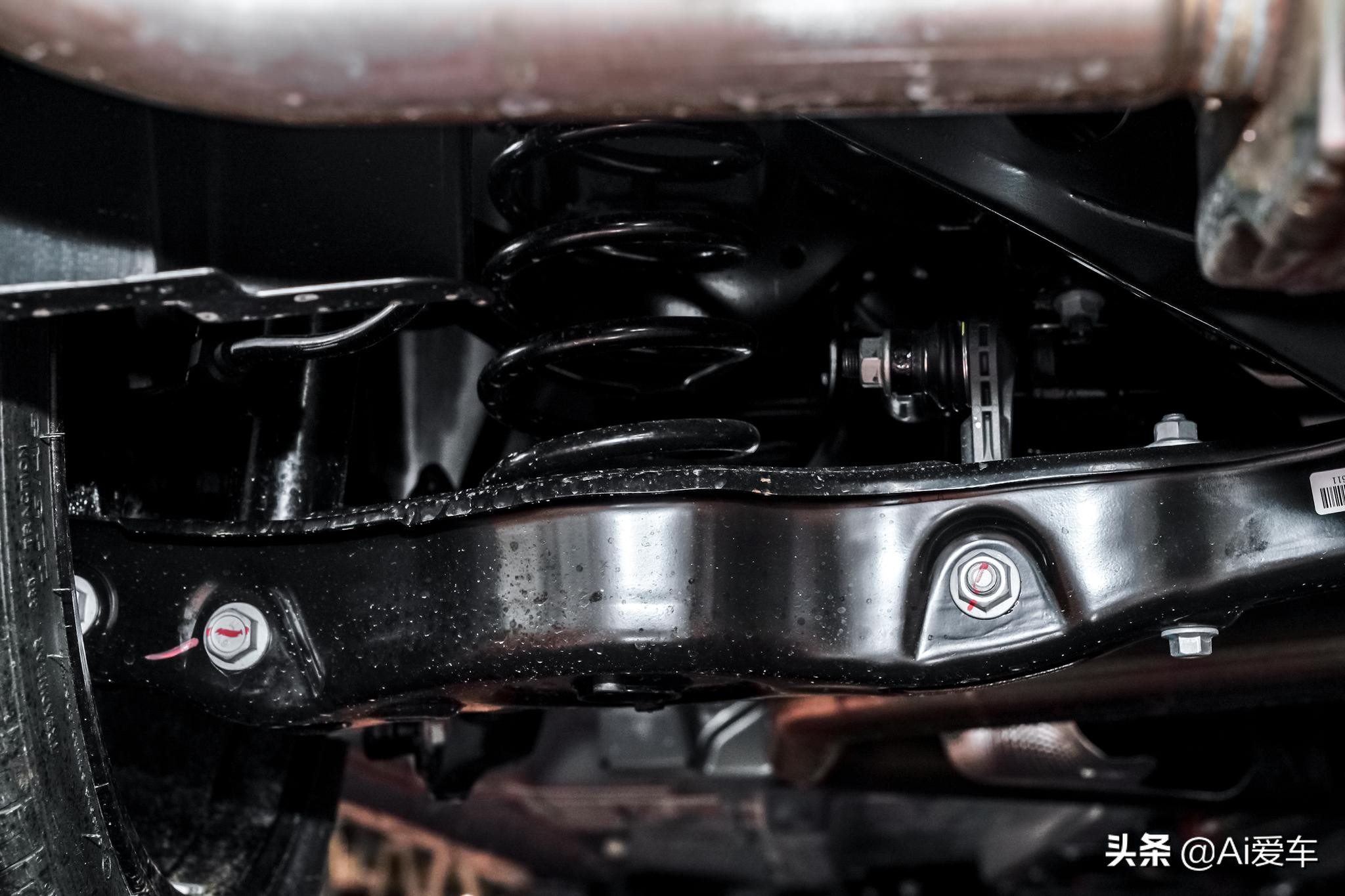 传祺影豹j16苏神版优惠多少,广汽传祺影豹和名爵5对比