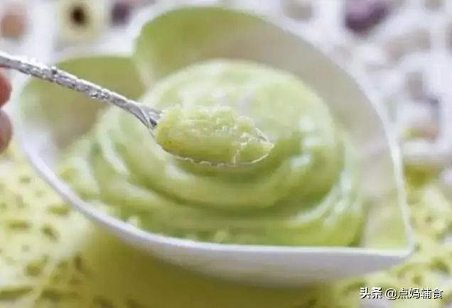 6-7月婴儿一天喂几次辅食食谱大全,6个月宝宝辅食可以代替一顿奶吗