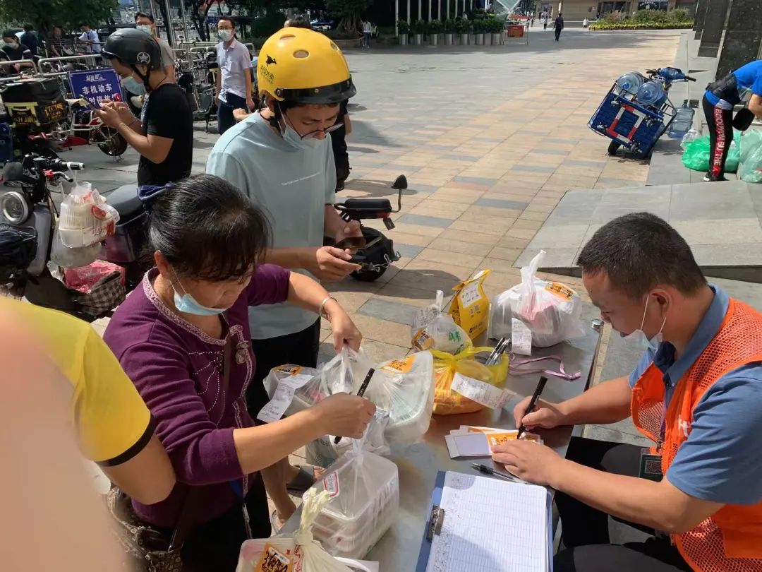 深圳华强北：她们帮外卖骑手送外卖月入过万