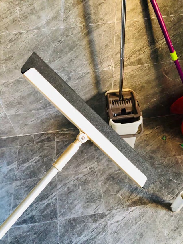 卫生间地板砖发黄了如何去除,卫生间地板砖缝隙的污渍怎么去除