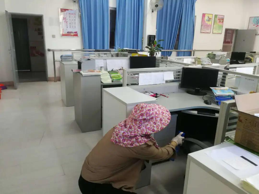 除四害,防疾病;勤消毒,抗疫情——记透堡中心小学除四害、抗疫情,防控进行时