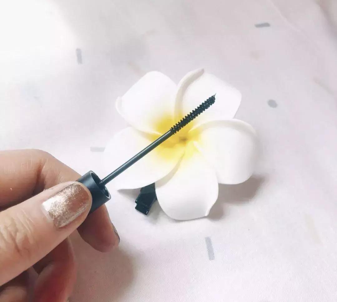 完美日记口红和小金钻哪个好看 (完美日记小金钻反重力唇釉推荐)