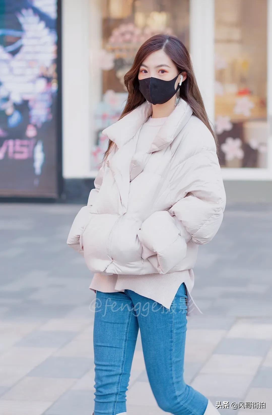 街拍三里屯空姐,国航空姐在三里屯走秀