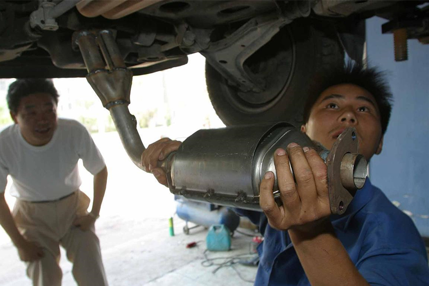 重庆尾气不合格黄牛是如何解决的,汽车年检尾气不过关有什么高招