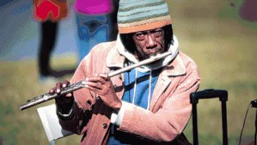 他在大理租下23个足球场大的地方，种菜、养牛、建农场日子过成诗