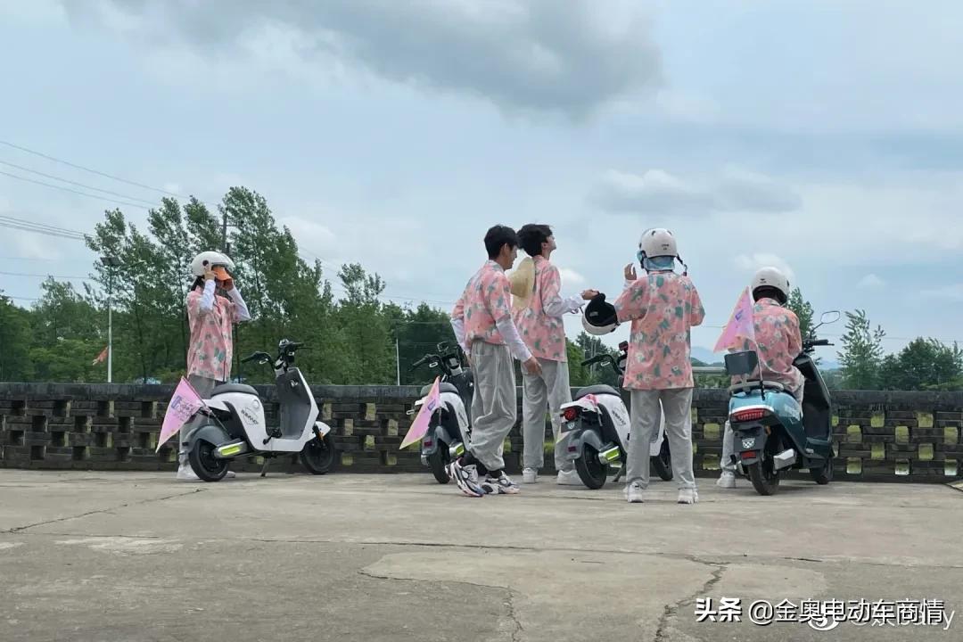 绿源inno7牛油果绿,绿源inno7和爱玛比较