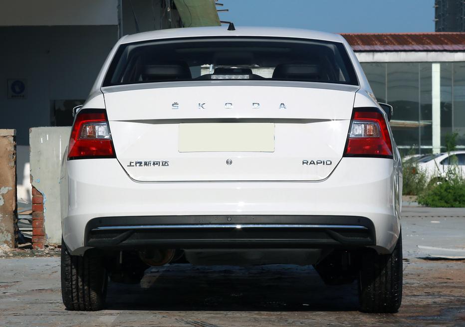 这合资底盘扎实，德系品质、桑塔纳*亲近**，油耗4毛，已跌至5.64万