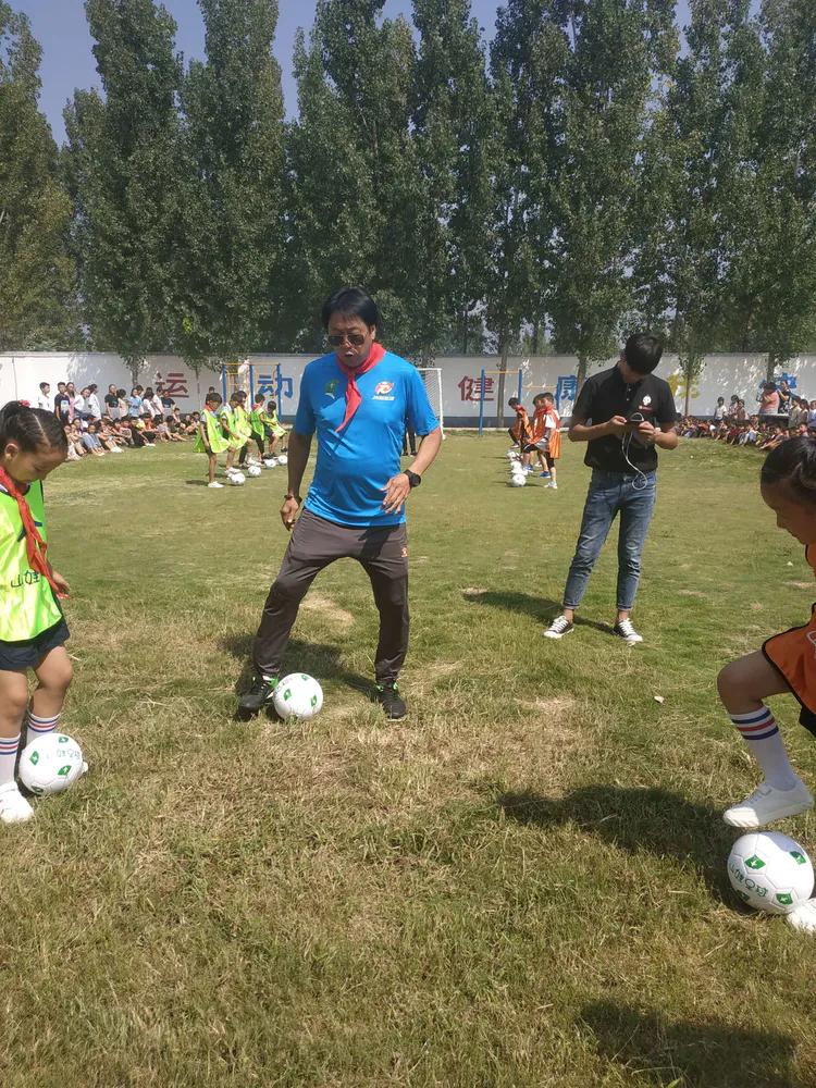 爱心捐助足球,爱心助力梦想起航捐赠活动