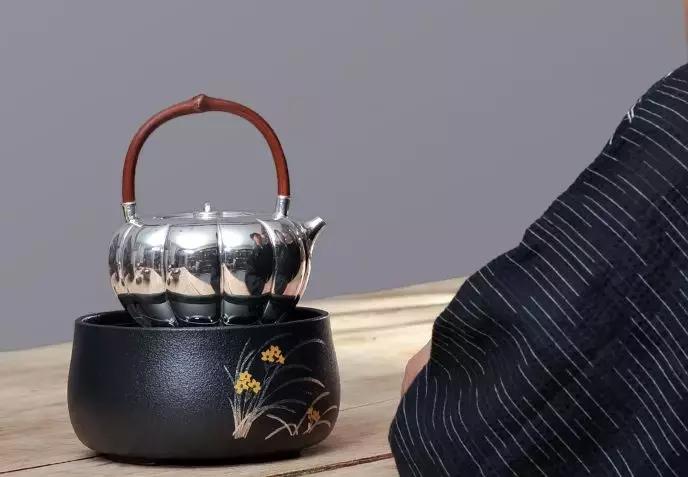 配一把好壶沏一杯好茶,一把好壶泡上一壶好茶