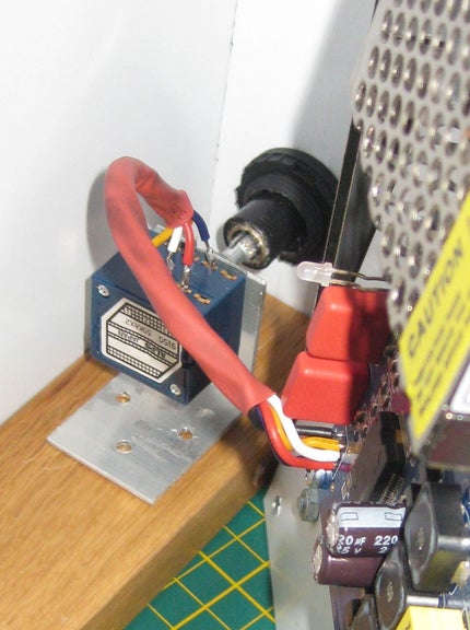 为书房DIY一台简易功放,机箱采用铝塑板自己制作,简约又好声