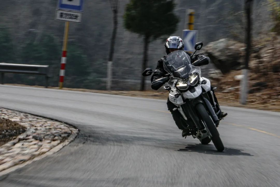 2021款凯旋老虎900试驾,试驾英伦三缸拉力凯旋tiger900