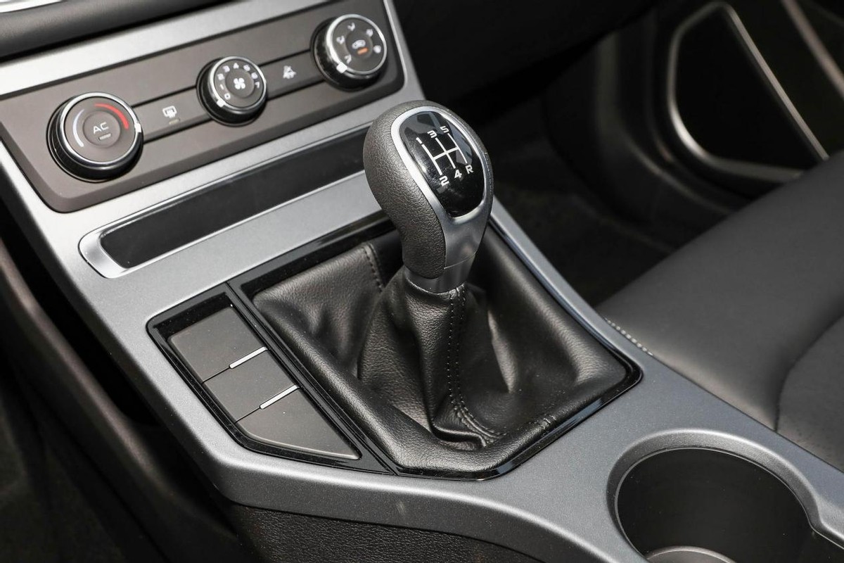 5万家用自动挡的轿车省油的,6到10万买这5款车省油耐造